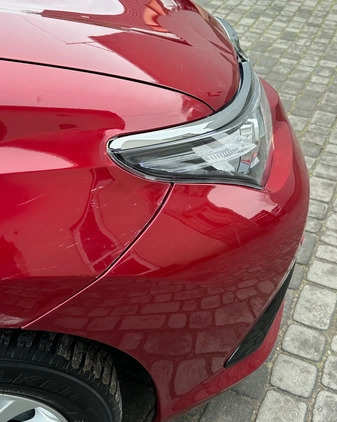 Toyota Auris cena 59900 przebieg: 100400, rok produkcji 2017 z Stąporków małe 781